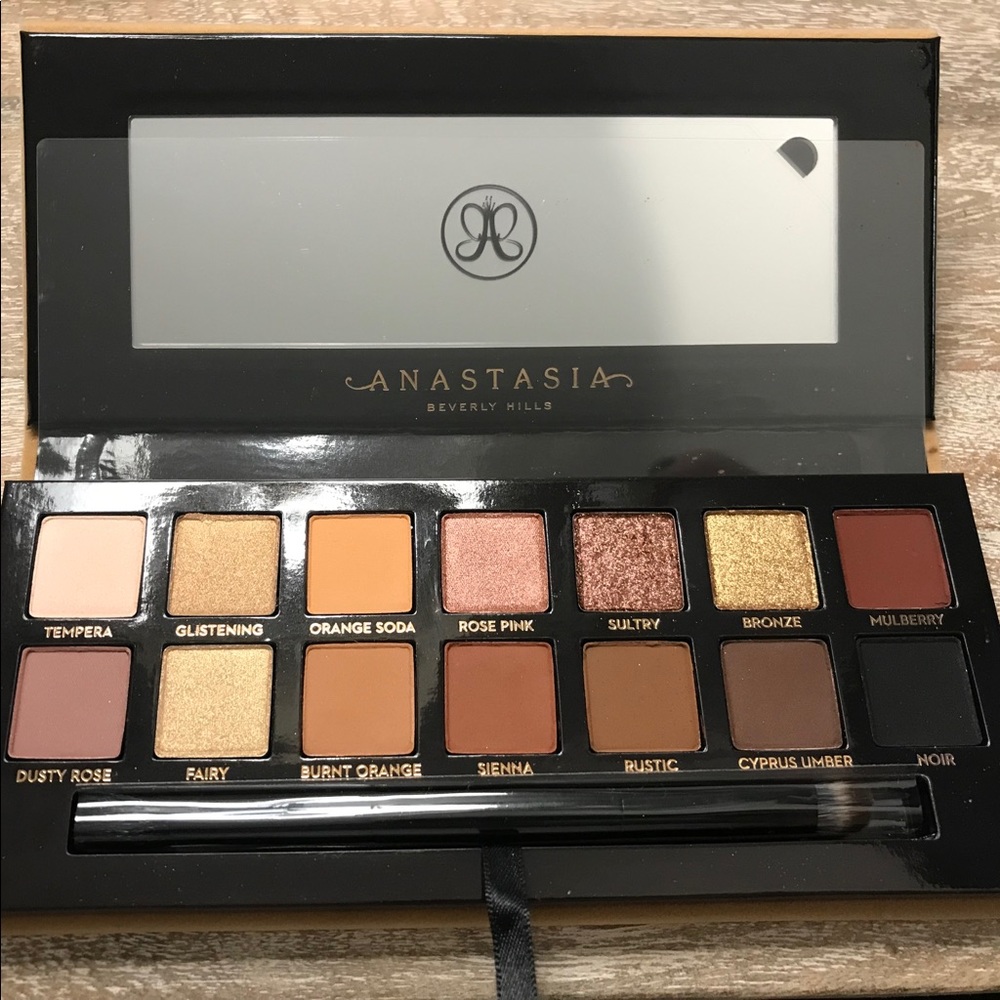 Soft Glam Eyeshadow Palette - ABH